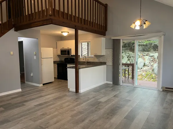 5031 Woodbridge Dr E, Bushkill, PA 18324
