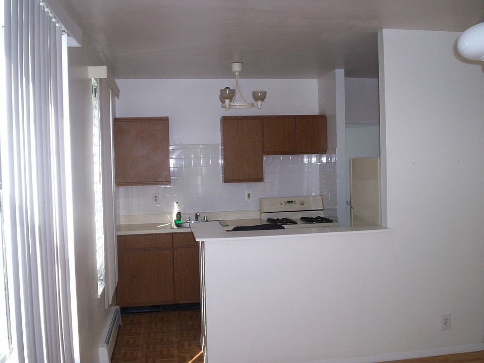 2nd image of 717 Kelly St APT 2A
