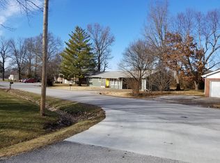 1458 E Gary Dr, Carbondale, IL 62902