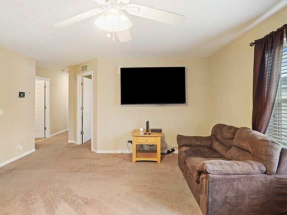 5th image of 178 Carriage Ln