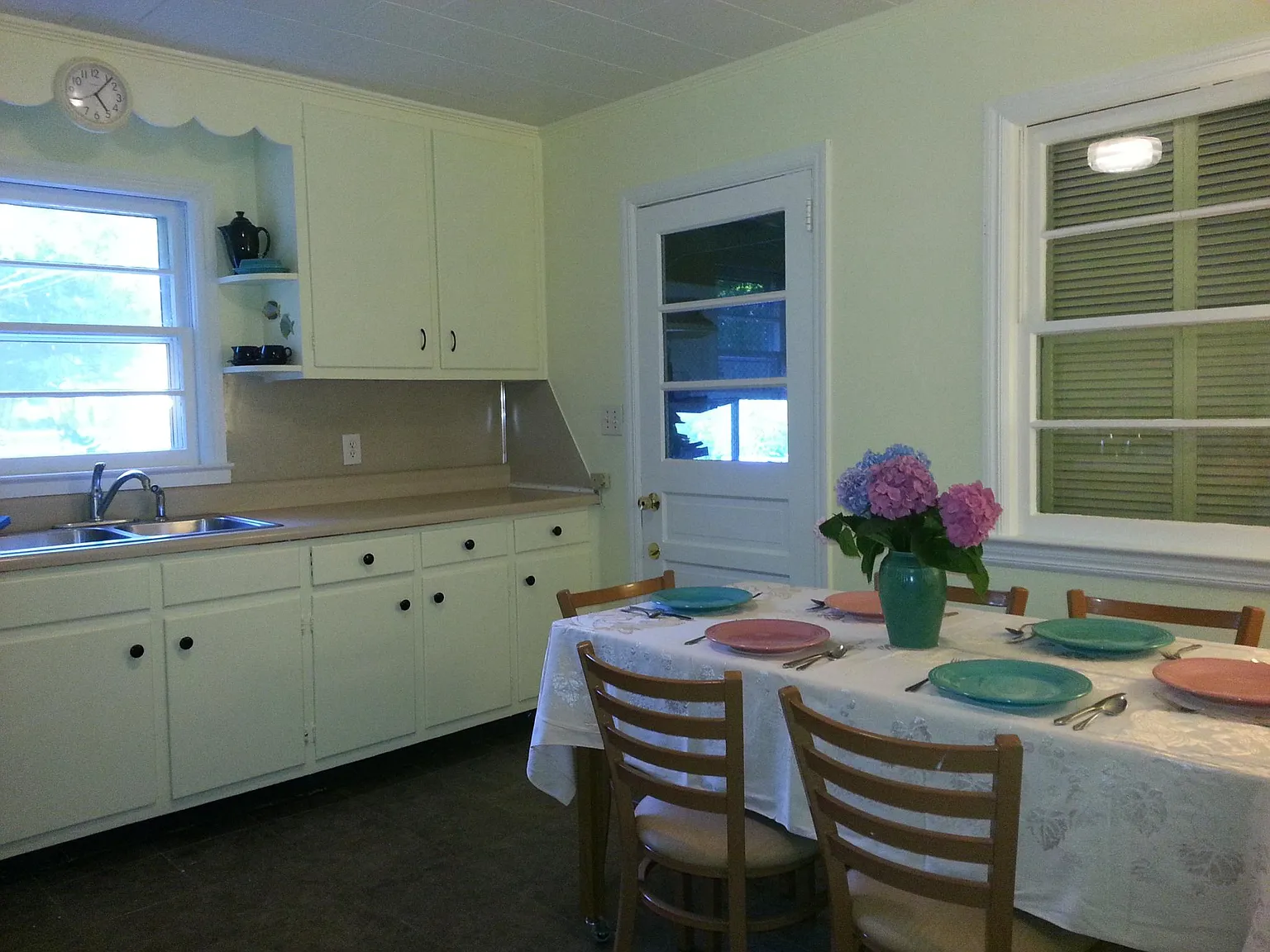 3 bed, 1100 sqft, $2,500 — Photo 4
