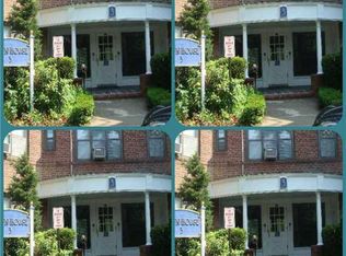 3 Town House Pl APT 1E, Great Neck, NY 11021