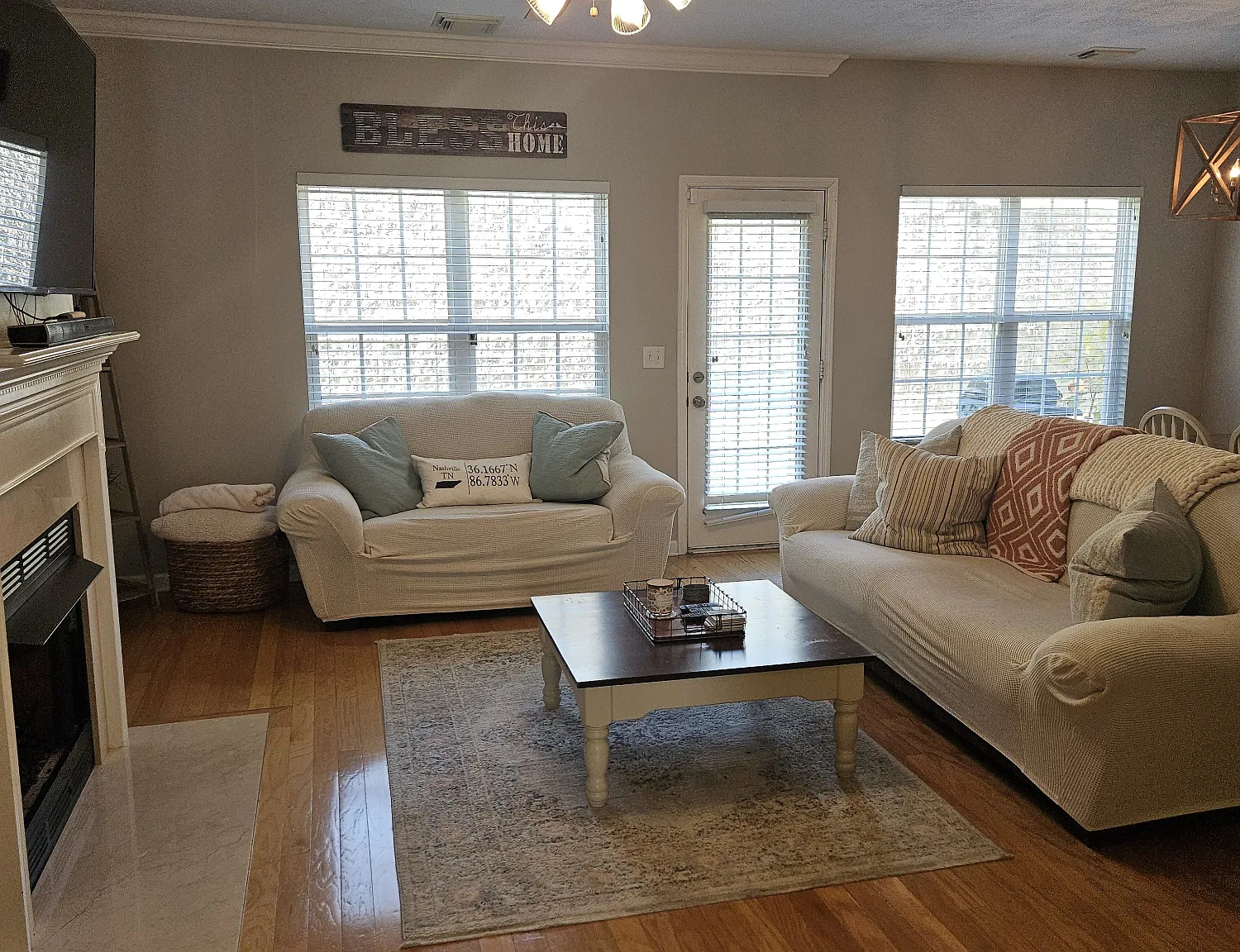 3 bed, 2.5 bath, 2055 sqft, $2,150 — Photo 3