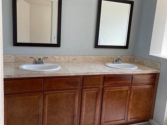 2nd image of 1290 Crestpoint Dr #1