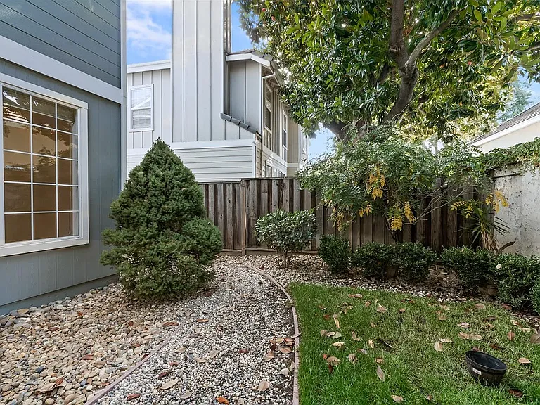 8 Orchard Ln — Photo 17