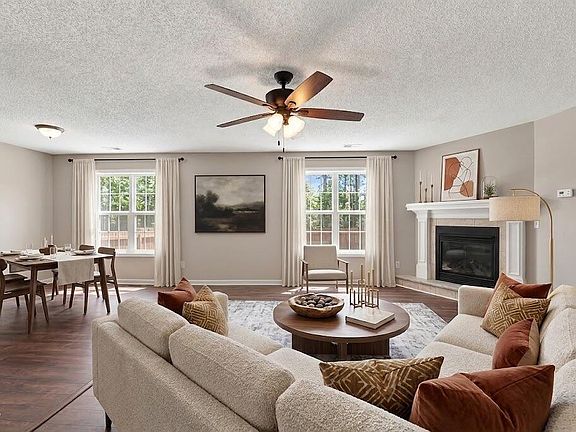 4th image of 390 Comanche Dr