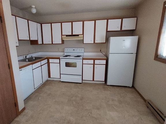 3rd image of 1600 Aspen Dr APT 7