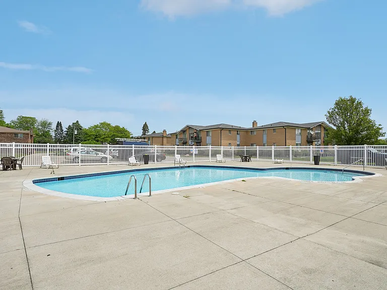 Rivercrest Apartments — Photo 52