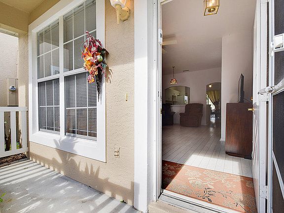 4th image of 573 NW San Remo Cir