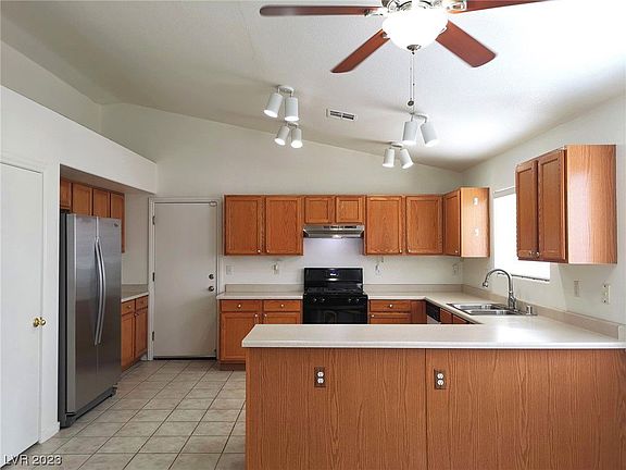 4th image of 3453 Blue Ash Ln