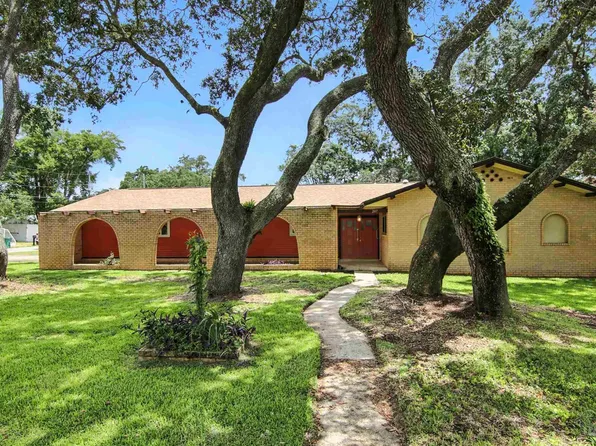 207 Nandina Rd, Gulf Breeze, FL 32561