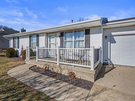 4th image of 610 E Roosevelt Rd