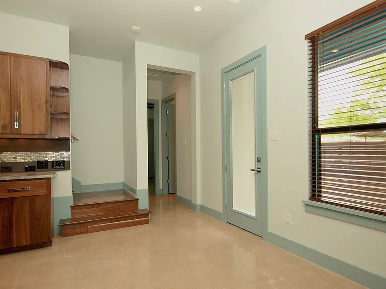 306 Franklin Blvd — Photo 8