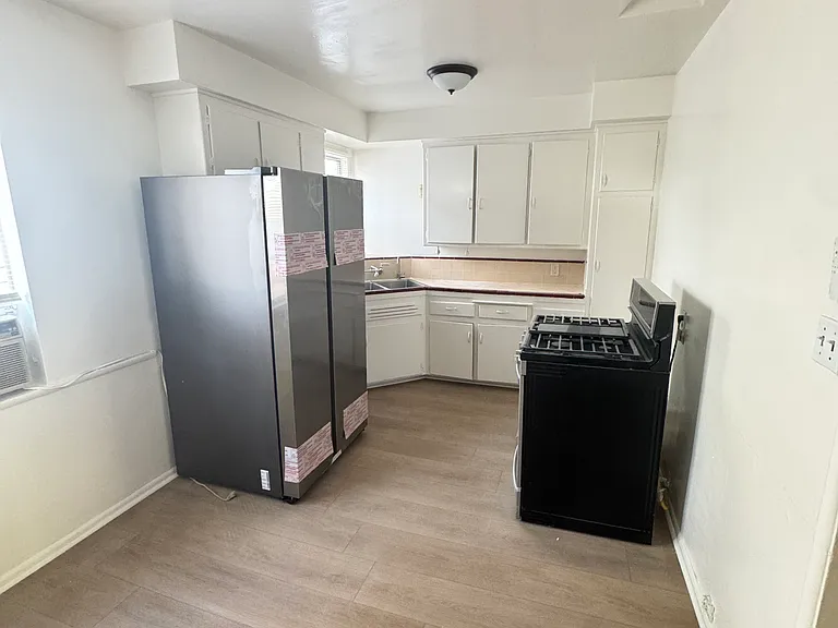 4730 Franklin Ave #7 — Photo 3