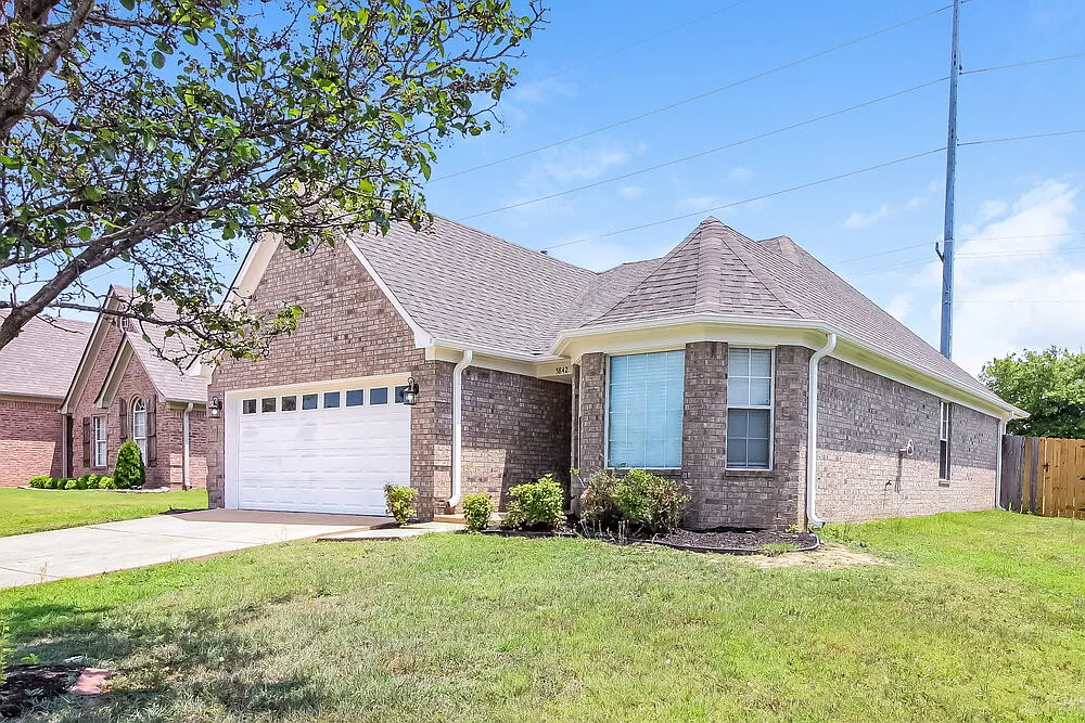 3 bed, 2.0 bath, 1500 sqft, $1,950 — Photo 3