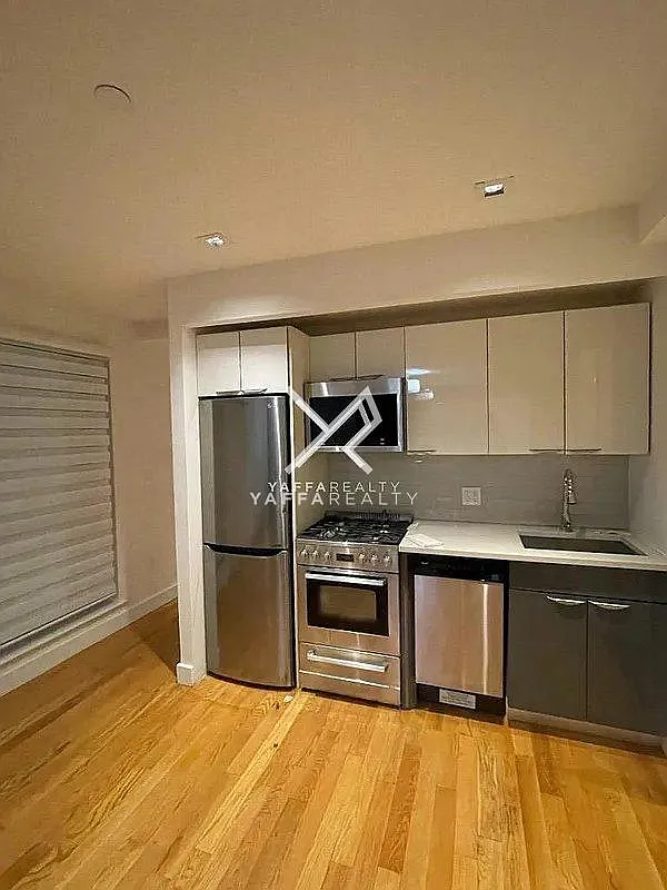 39 East 21st Street — Photo 3