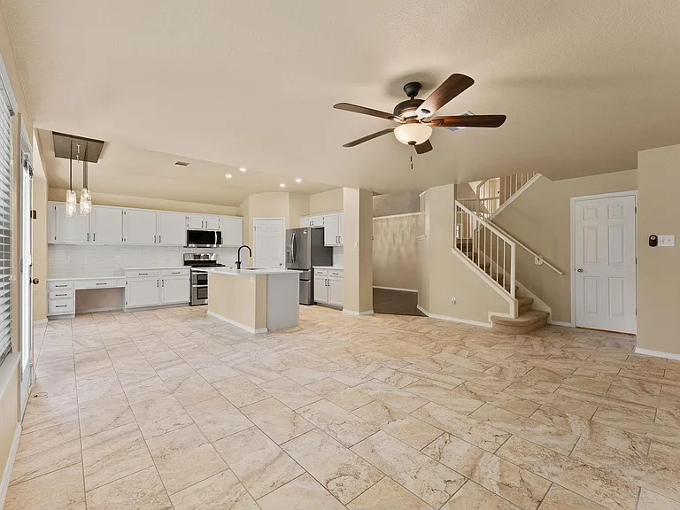 2104 Lobelia Dr — Photo 10