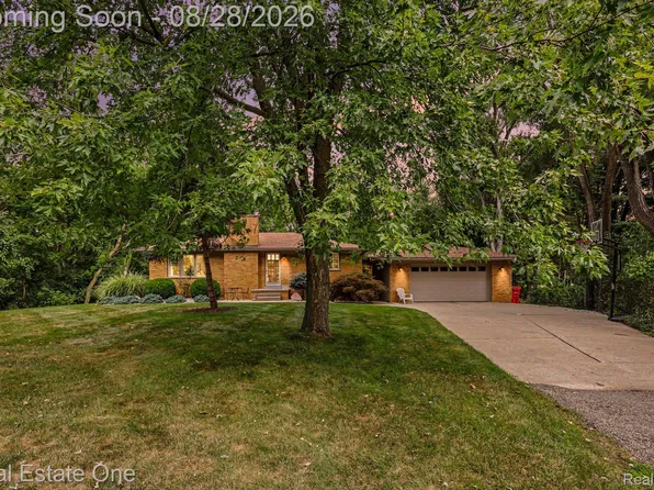 1123 Letica Dr, Rochester, MI 48307