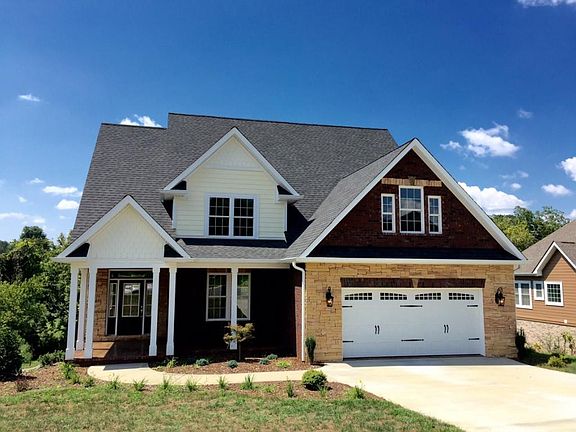3rd image of 124 Forest Ln