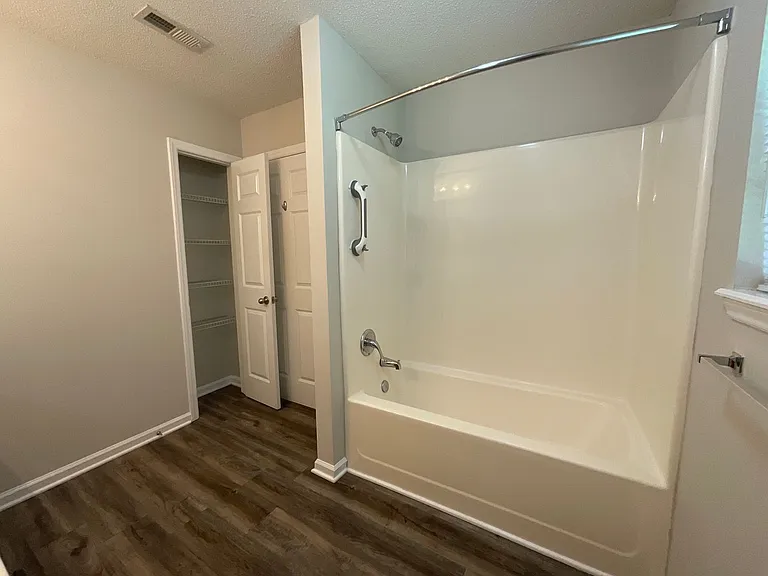 Meridian Park Apartments — Photo 263