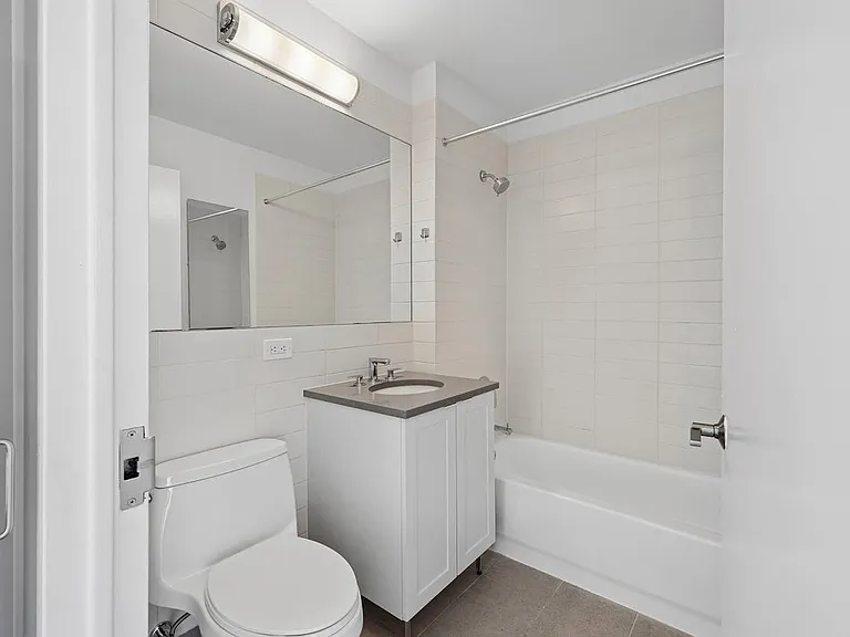 420 W 42nd St #27D — Photo 16