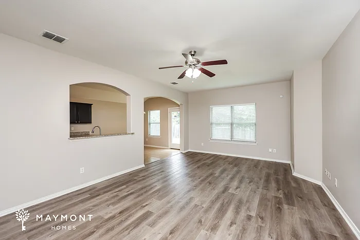 932 Haley Dr — Photo 5