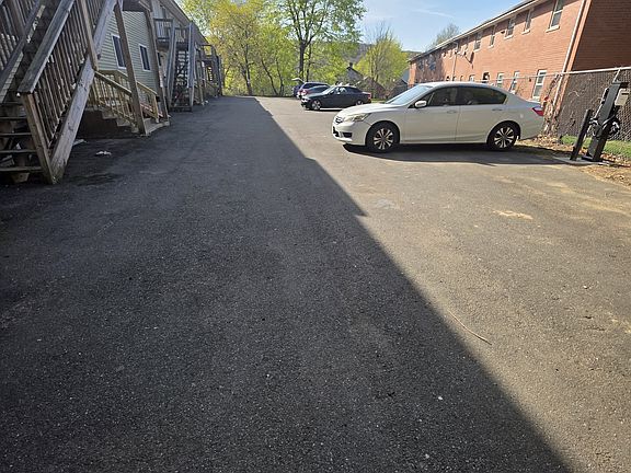 5th image of 215 Fairfield St #1R1