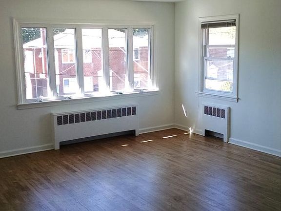 2nd image of 818 Harvard Pl #2