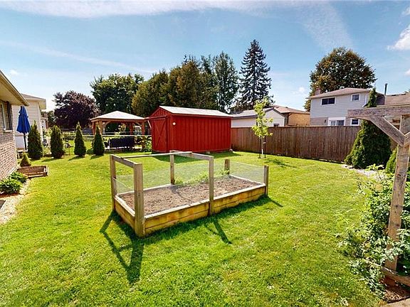 2nd image of 18 Larkspur Ln
