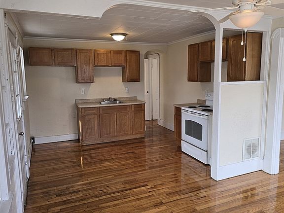 2nd image of 456-458 Page Blvd