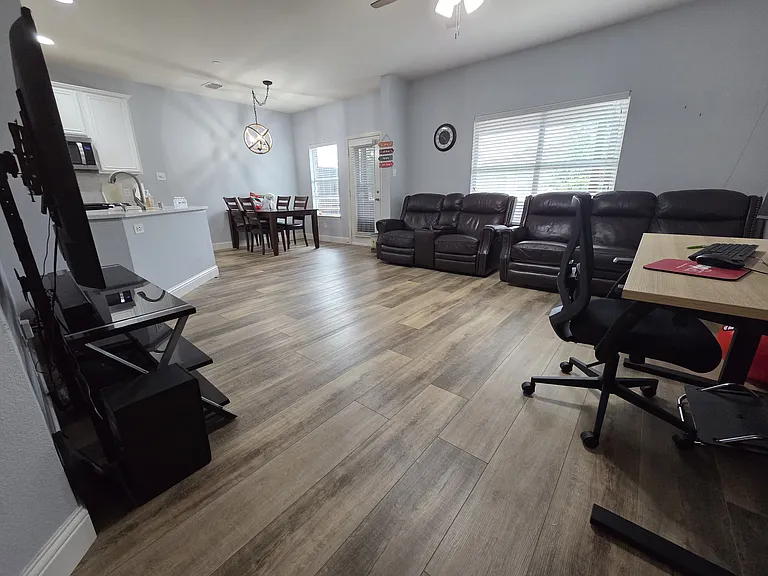 8739 Bigelow Dr — Photo 2
