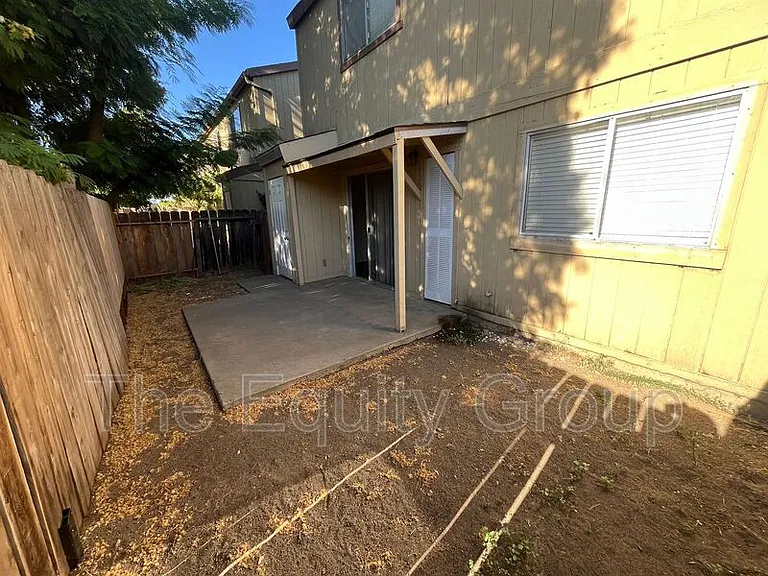 3912 W Meadow Ave — Photo 16