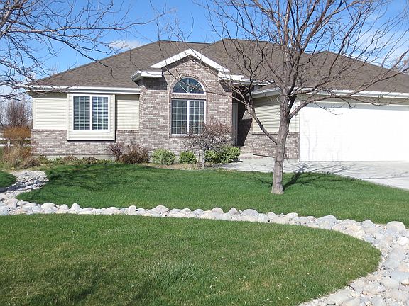 3rd image of 394 Mahard Dr