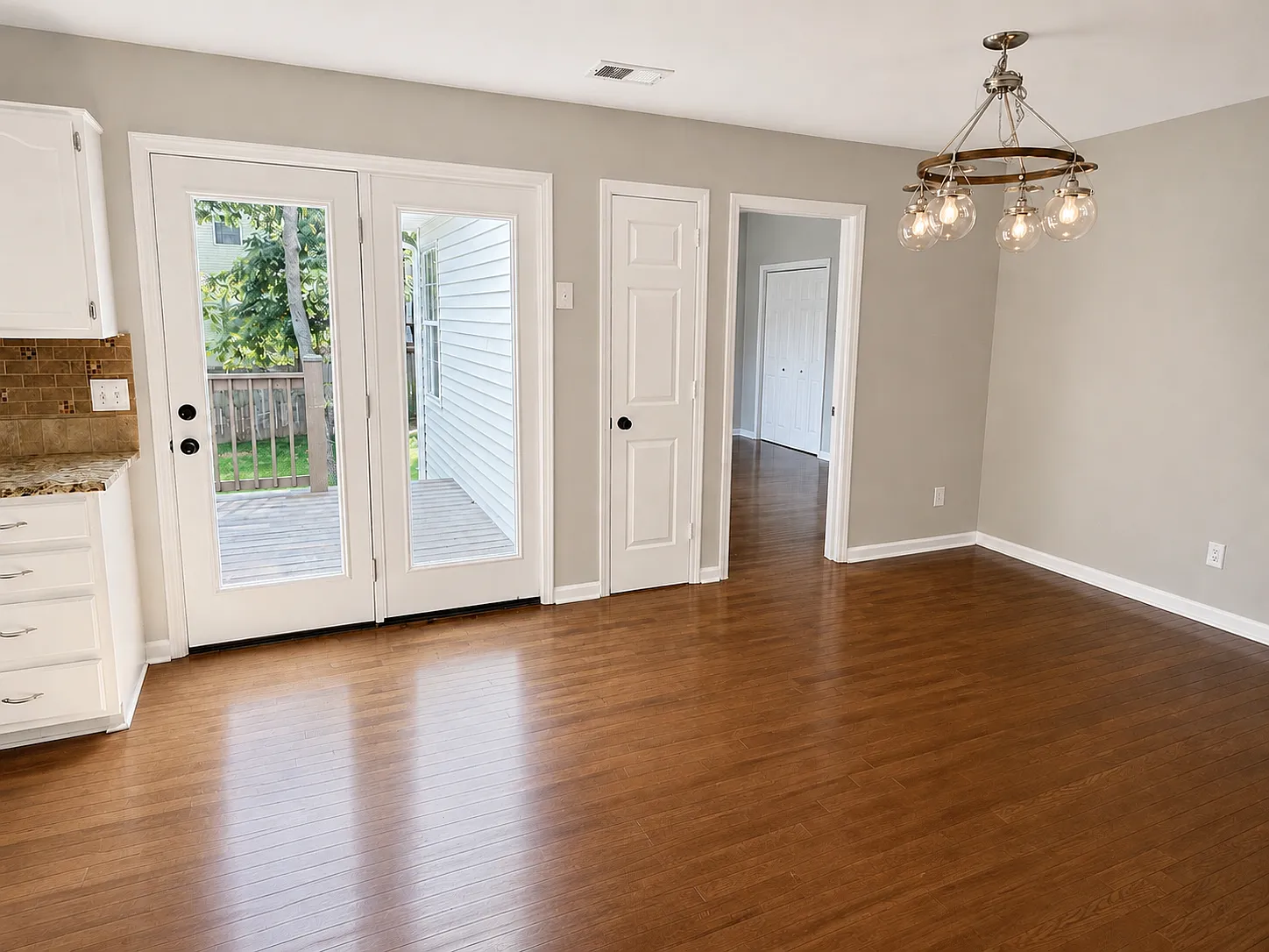 3 bed, 1601 sqft, $2,400 — Photo 4
