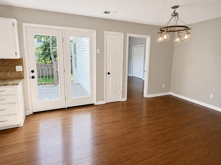 2552 Edinburgh St — Photo 4