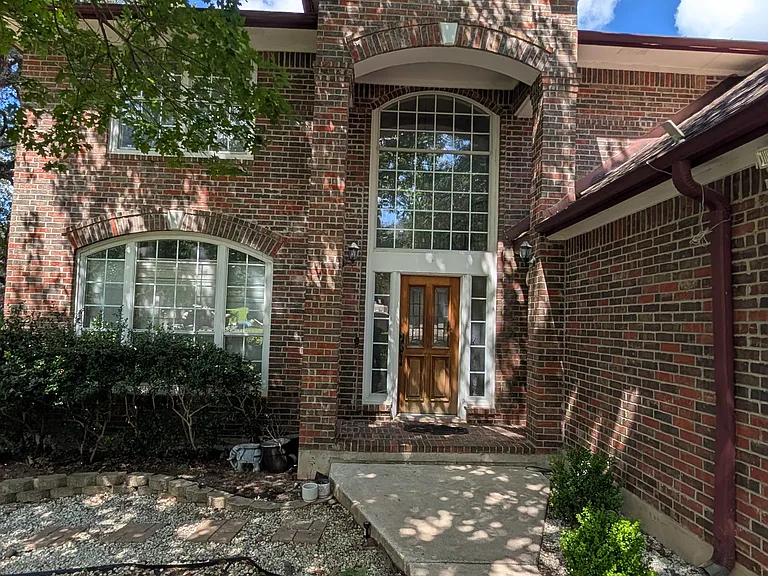 9910 Jasmine Creek Dr — Photo 2