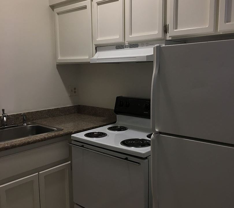 2nd image of 1601 12th St APT 8