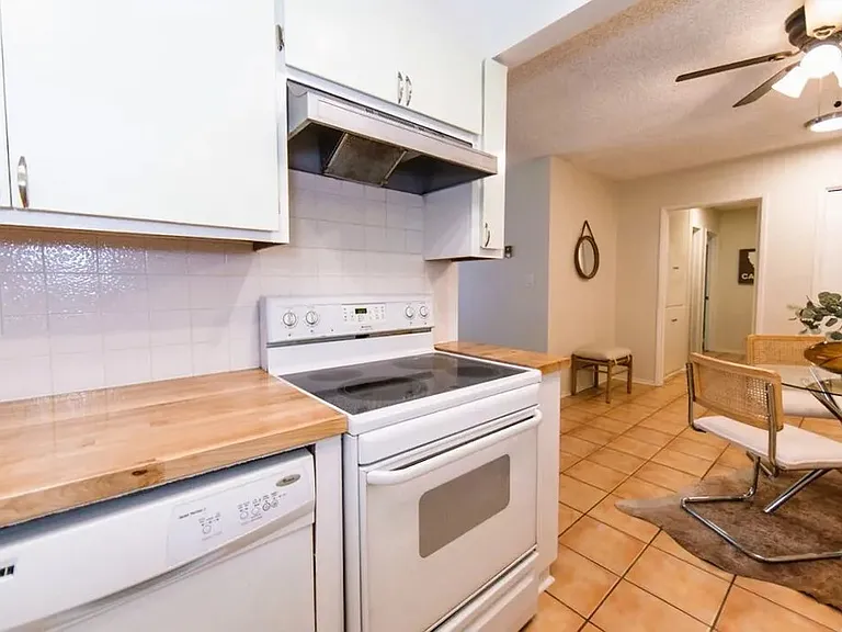 6199 Canterbury Dr #205-1 — Photo 3