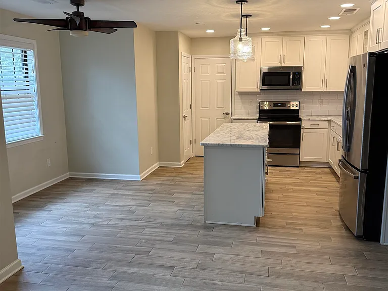 8442 Farrah Ln — Photo 2