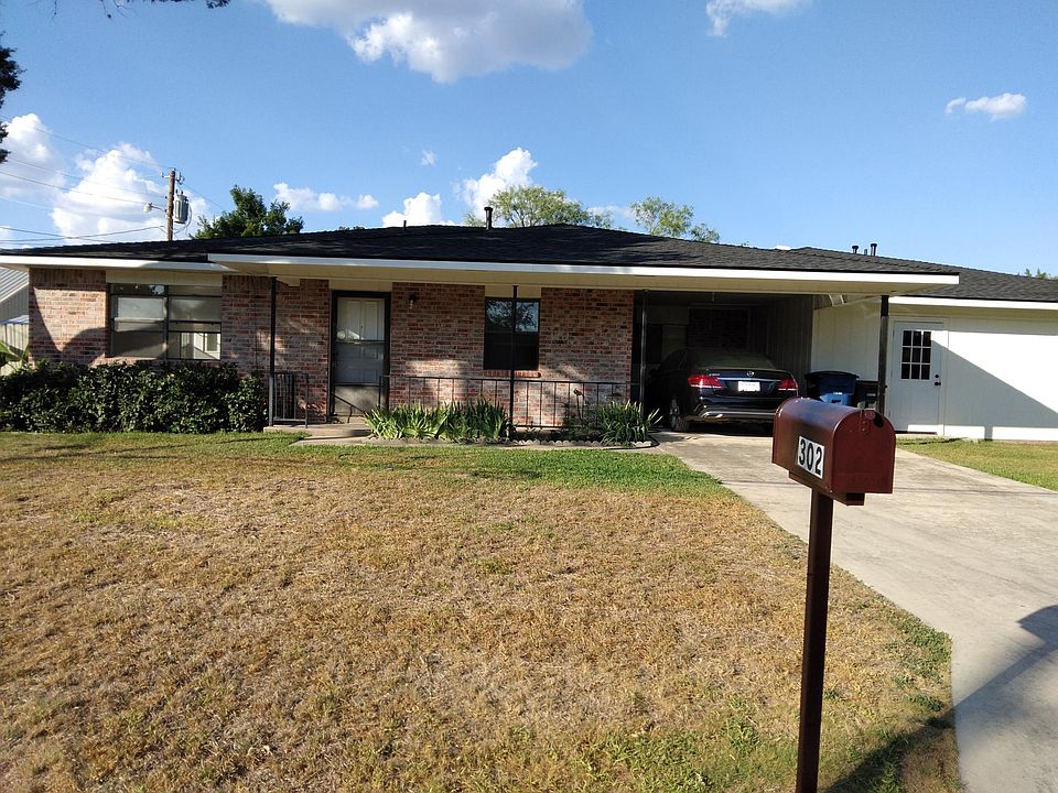 1st image of 302 Castlewood Dr