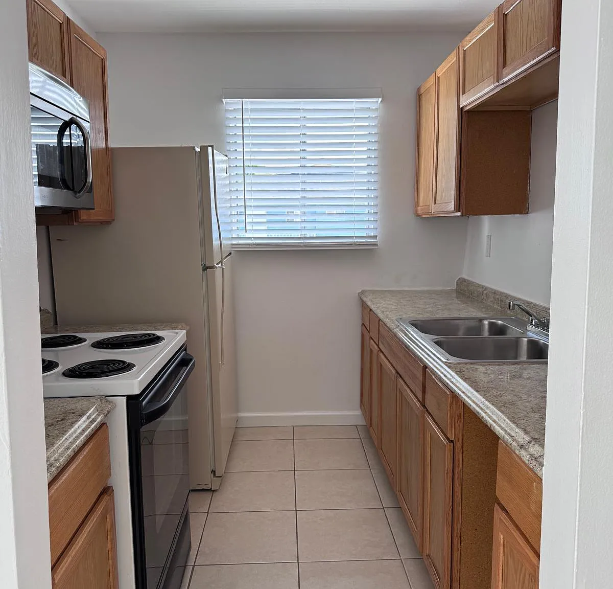 2 bed, 1.0 bath, 840 sqft, $1,750 — Photo 3