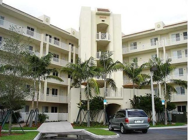 1st image of 3600 Oaks Clubhouse Dr APT 402