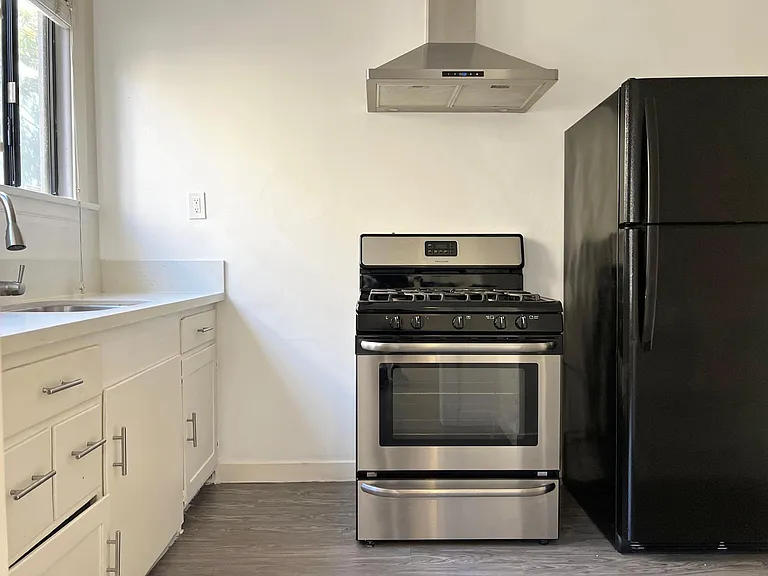 444 Chestnut Ave #17 — Photo 8