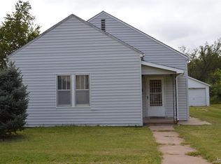 320 W 2nd St, Ellsworth, KS 67439