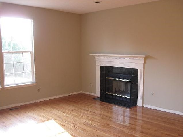 2nd image of 624 Weeping Way Ln