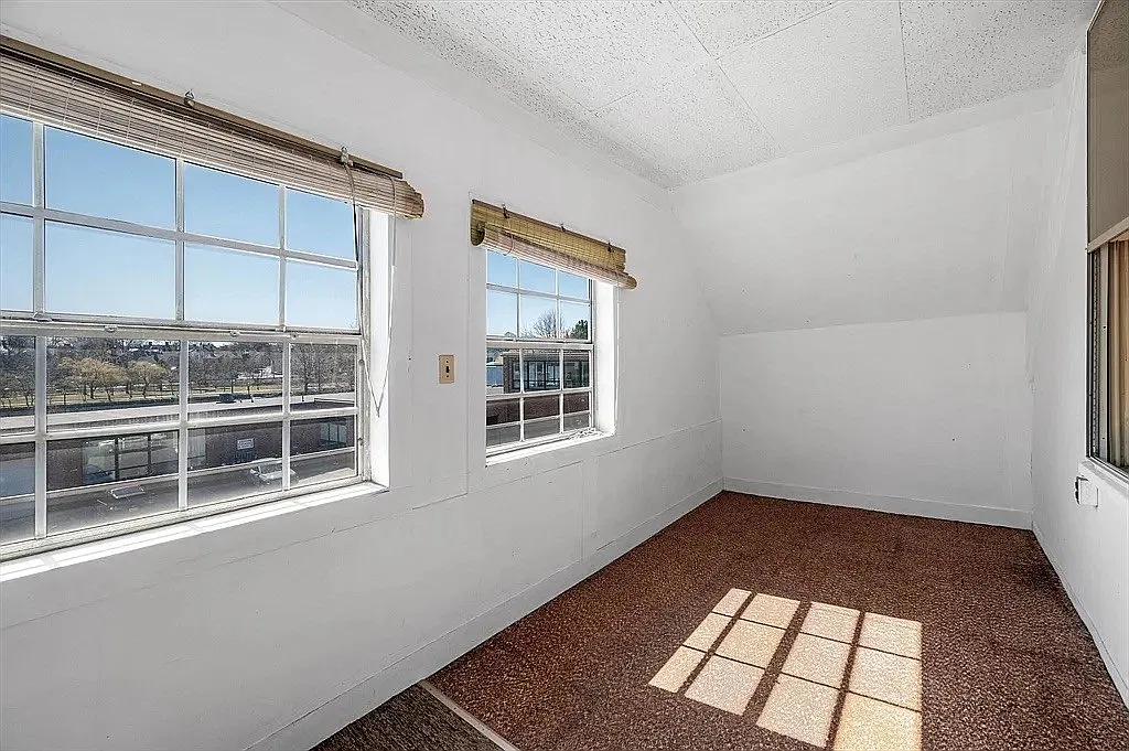 2 bed, 1222 sqft, $2,550 — Photo 3