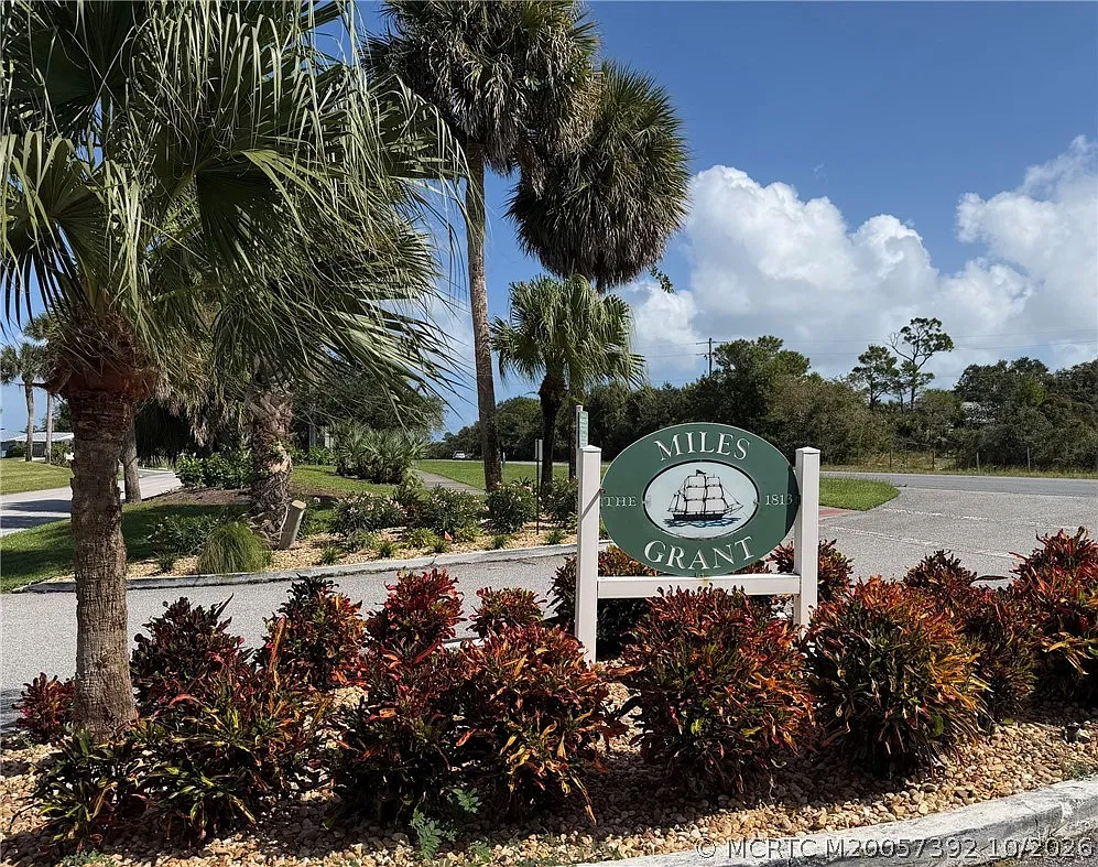 1 bed, 1.5 bath, 903 sqft, $1,950 — Photo 1