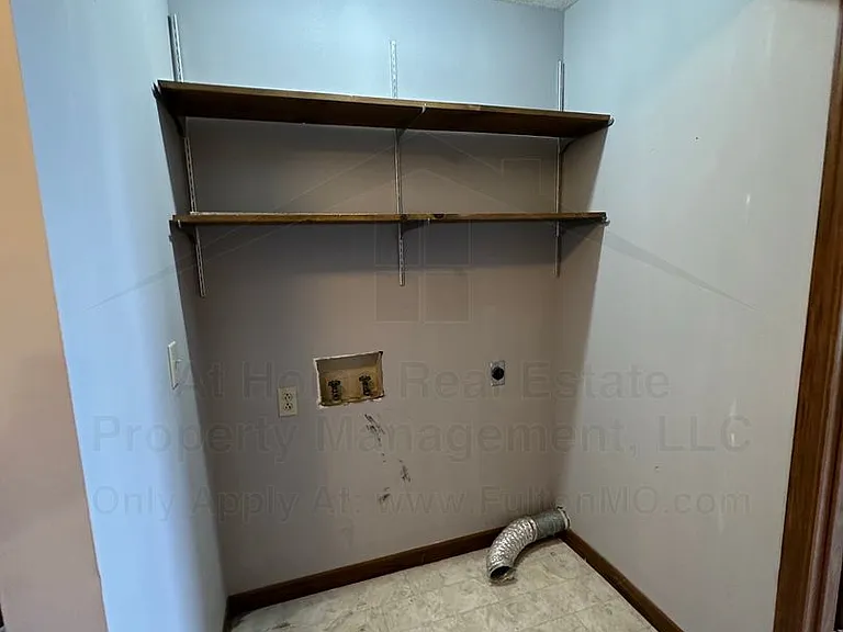 103 E 10th St #13 — Photo 11