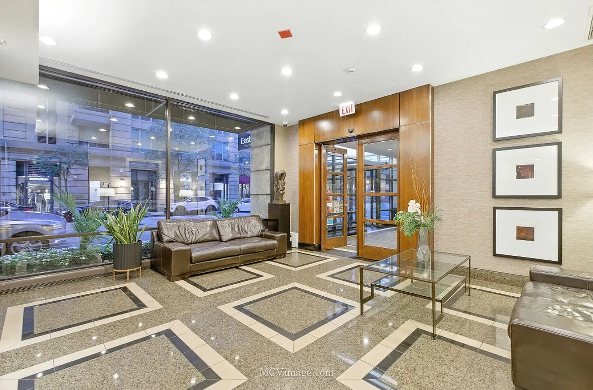 Building Photo - 30 E Huron St #2103