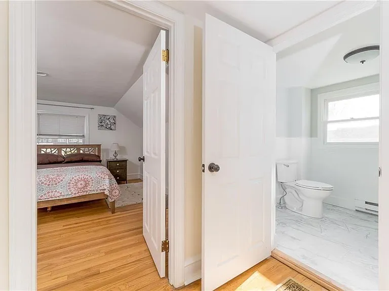 95 Douglas Ave — Photo 19